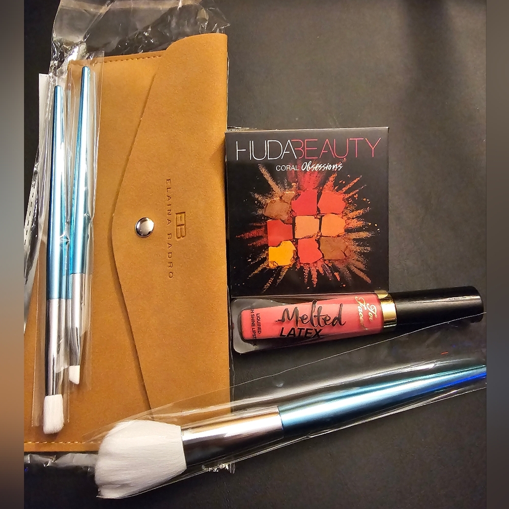 Huda Beauty Coral Obsessions Eyeshadow Palette & Too Faced Melted LATEX